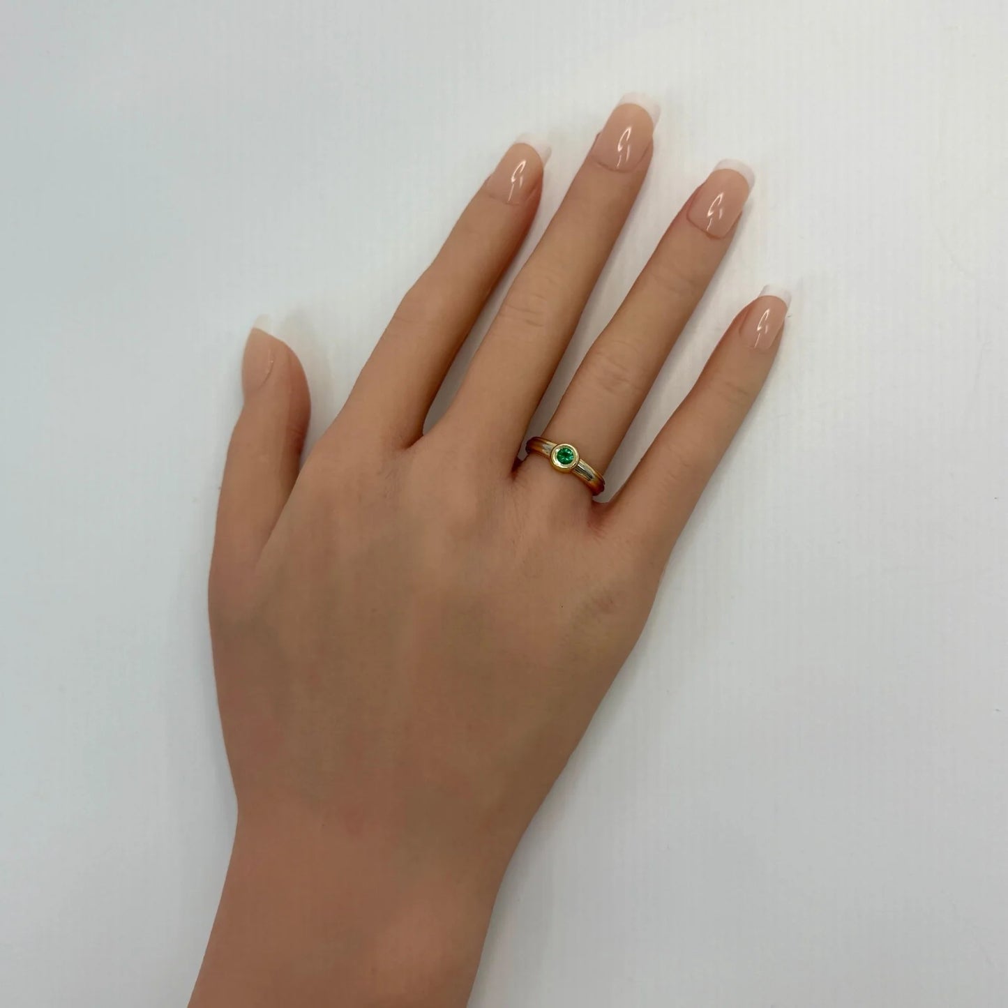 Vintage Cartier Vivid Emerald Round 18k Tricolour Multi Tone Gold Solitaire Ring